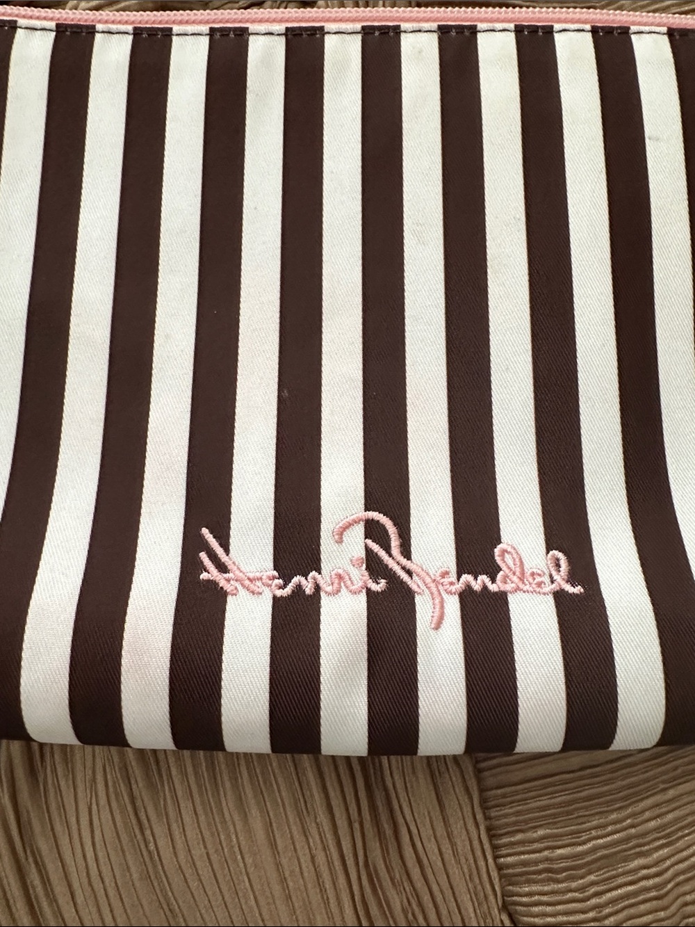 henri bendel Makeup Bag - Picture 3 of 9